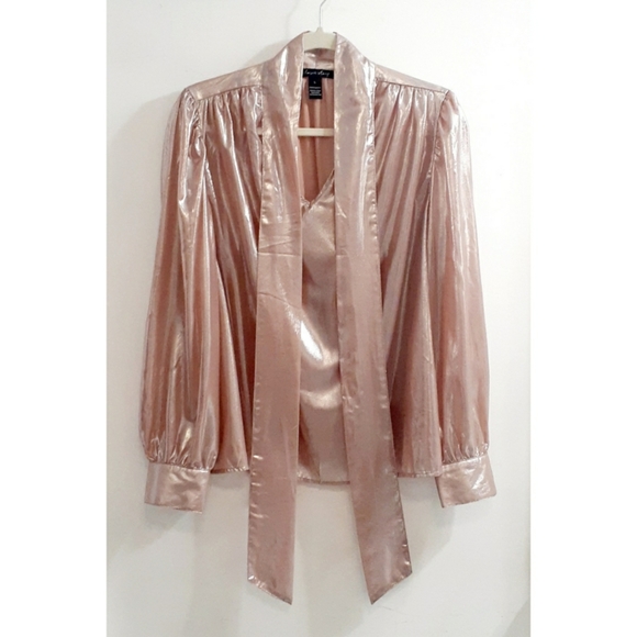 Gold colored metalic-looking blouse - Picture 2 of 5